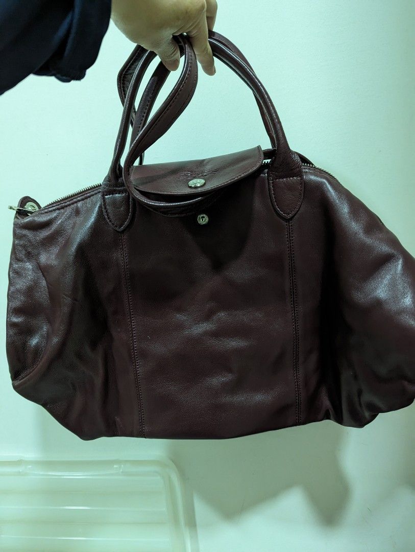 Longchamp le cuir (medium) in burgundy, Women's Fashion, Bags