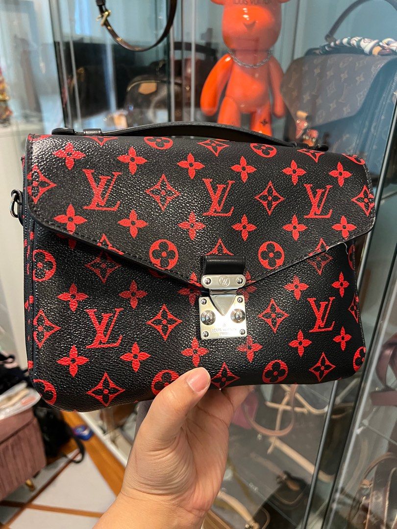 Pochette louis vuitton deals rouge