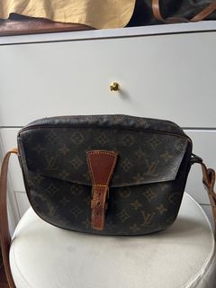 LV Vernis Walker sling wallet, Luxury, Bags & Wallets on Carousell