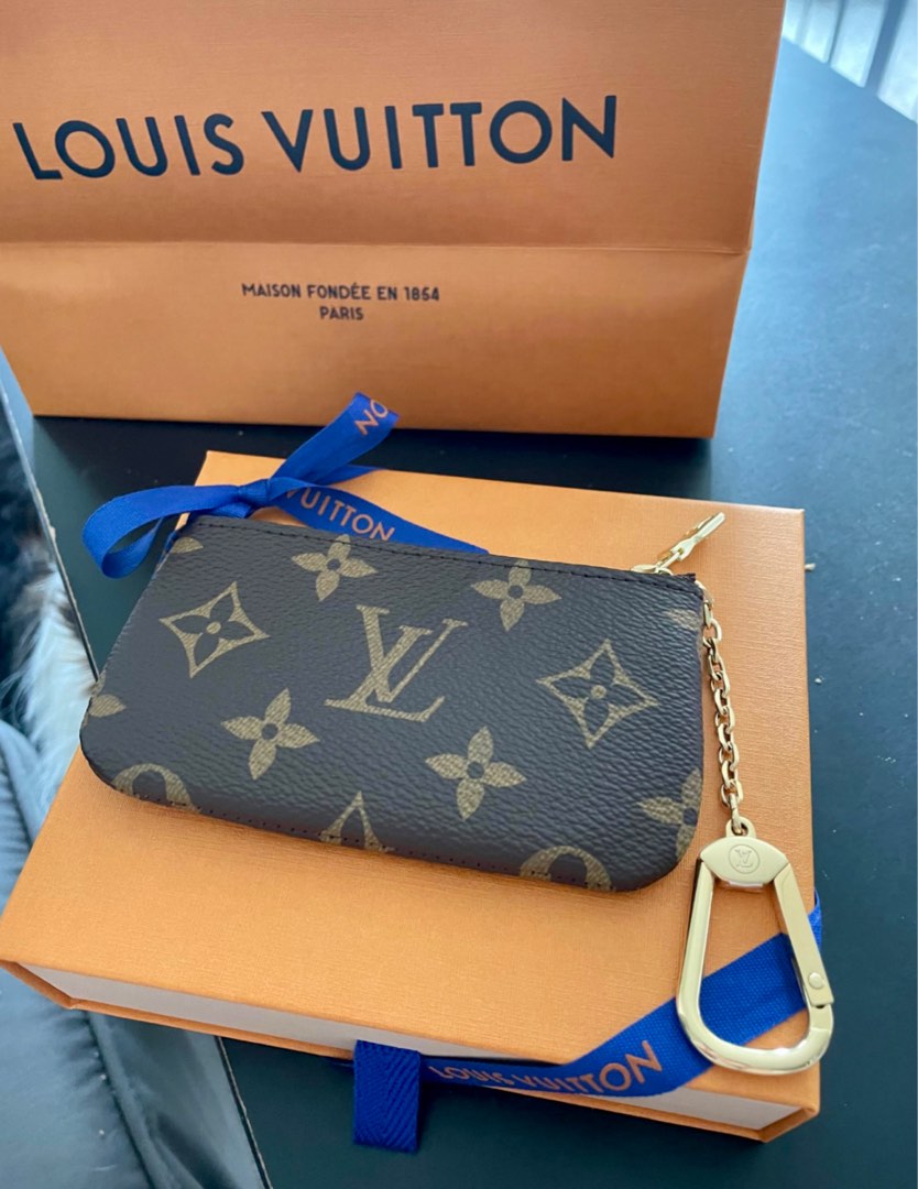 REDUCED!(Complete Set) Louis Vuitton LV Key Pouch Cles in Monogram