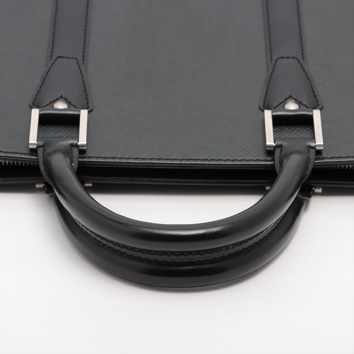 Louis Vuitton Taiga Porte Documents Lozan Business Bag M30052