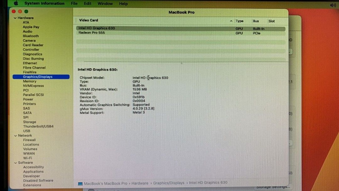 MacBook Pro 15 inch 16GB 256GB CORE i7 Radeon Pro 555 2GB Graphic Card Intel HD Graphics 630 1536 MB Plz Read my description
