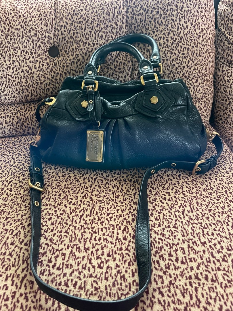Marc Jacobs Sling Bag, Luxury, Bags & Wallets on Carousell