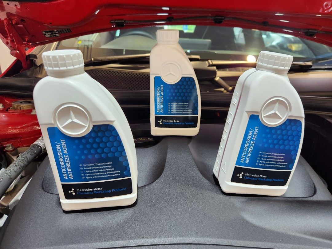 MercedesBenz W117 CLA180 Servicing Using Mercedes Engine Oil 5W30, Oil