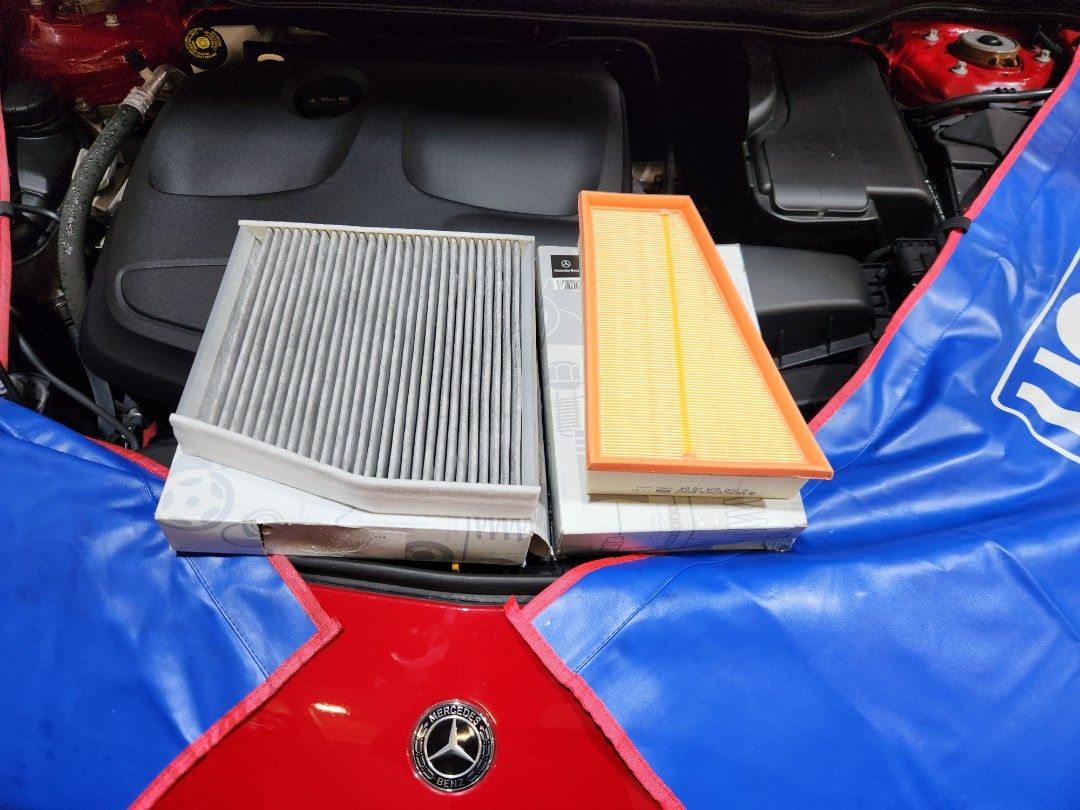 MercedesBenz W117 CLA180 Servicing Using Mercedes Engine Oil 5W30, Oil