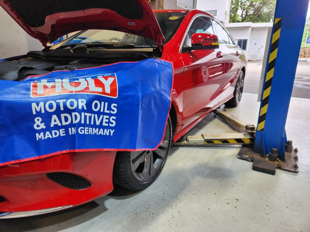 MercedesBenz W117 CLA180 Servicing Using Mercedes Engine Oil 5W30, Oil