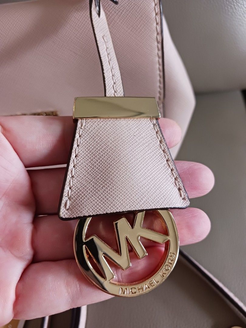 Michael Kors Ava Extra Small Saffiano Leather Crossbody in Soft Pink,  Luxury, Bags & Wallets on Carousell