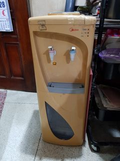 Midea hot and cold water dispenser