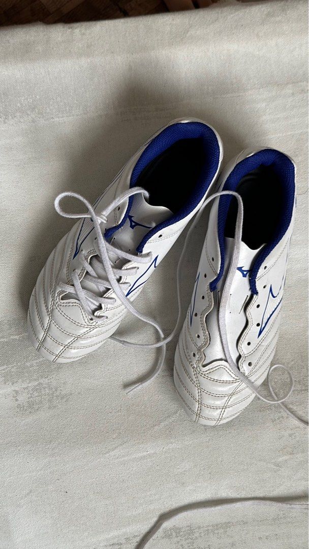 Mizuno Cleats, Women's Fashion, Footwear, Sneakers on Carousell