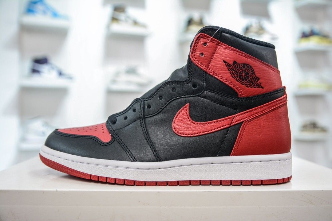 nike air jordan 1 retro mid banned