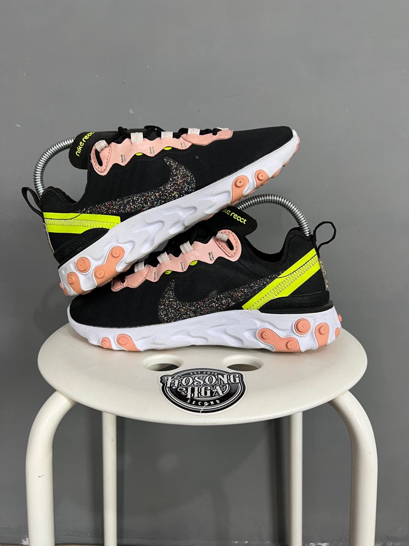 nike react element black and white
