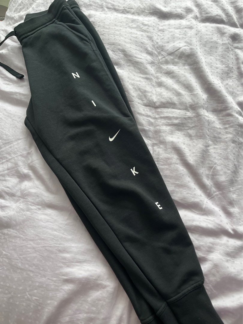 waterproof joggers nike