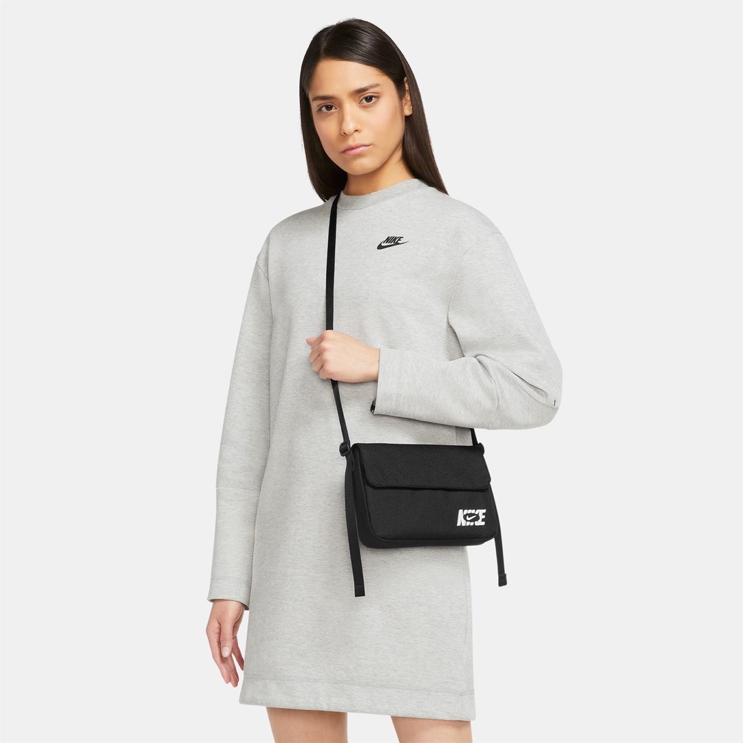 Nike Sportswear Essentials Crossbody Bag-Black