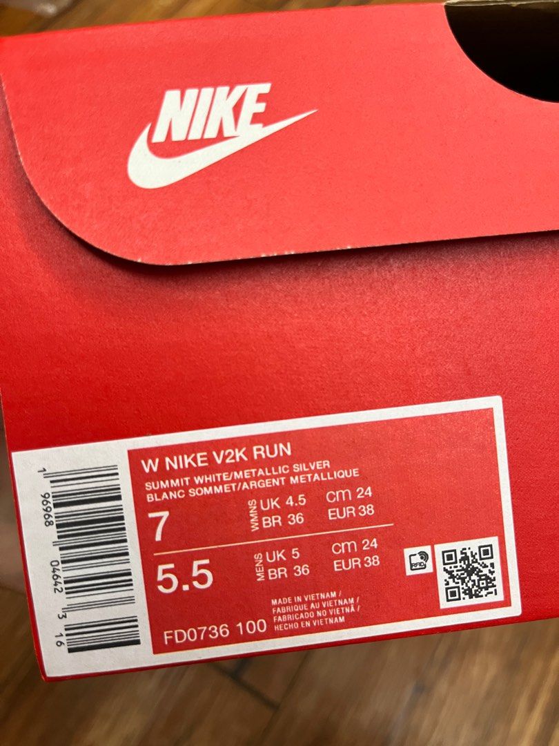 極新二手Nike V2K Run 復古白銀缺貨的24cm, 她的時尚, 鞋, 運動鞋在