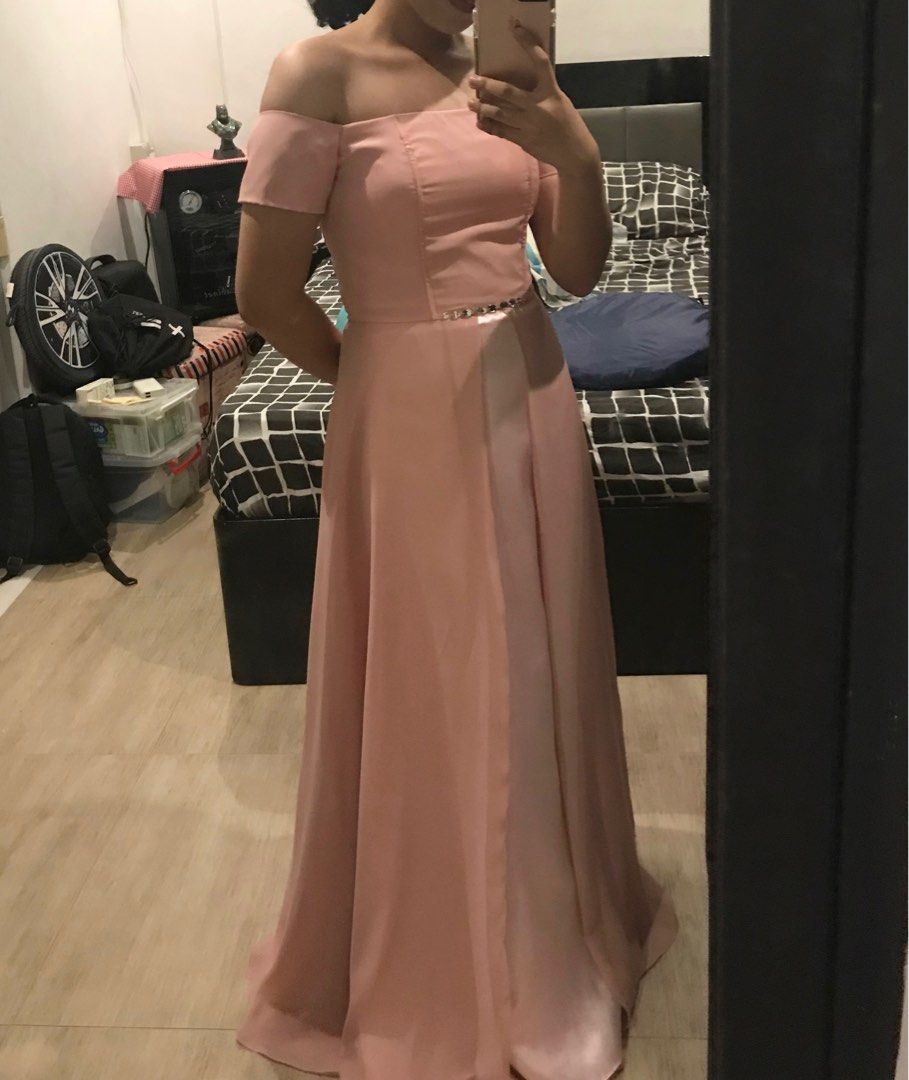Old Rose Bridesmaid Gown (Category: Evening dresses & gowns) located in Meycauayan. Submitted by cee_declutters (Listing ID 1258189218, Image 1). Description: Fits XS-S Frame Used ONCE 📍Meycauayan, Bulacan.