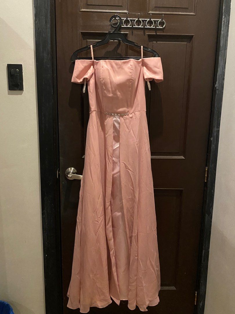 Old Rose Bridesmaid Gown (Category: Evening dresses & gowns) located in Meycauayan. Submitted by cee_declutters (Listing ID 1258189218, Image 2). Description: Fits XS-S Frame Used ONCE 📍Meycauayan, Bulacan.