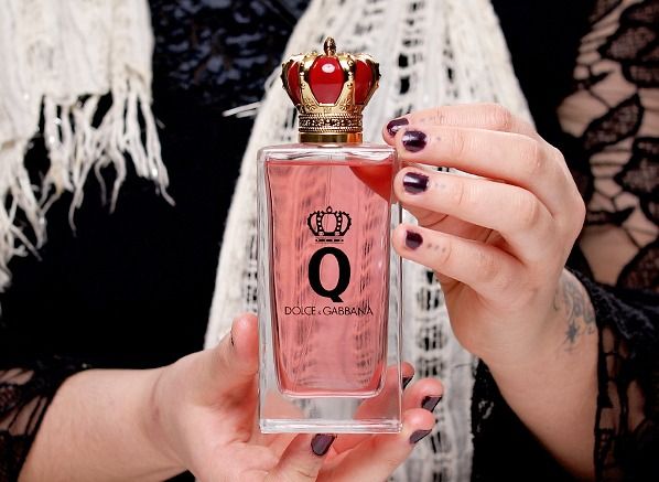 Dolce gabbana perfume top red box