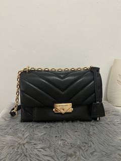 (Category: ) located in . Submitted by ab.closet (Listing ID 1258166194, Image 1). Description: .