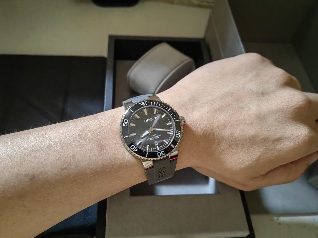 Oris aquis date sales titanium