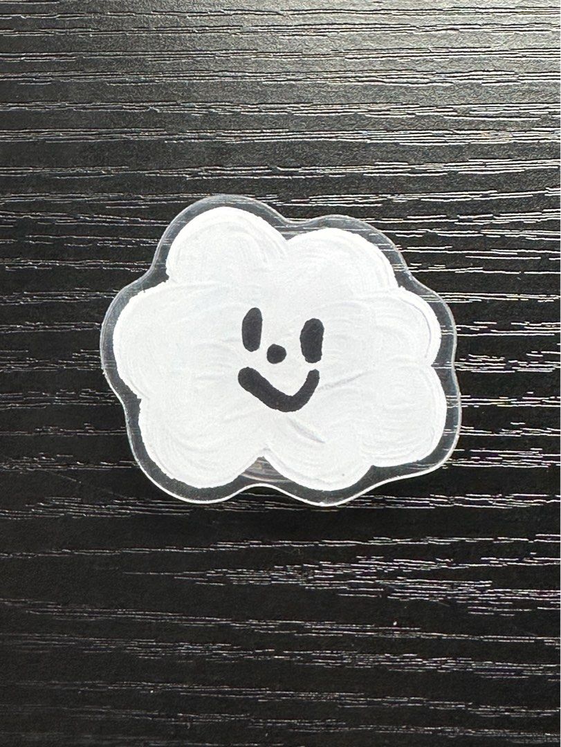 pop socket (Category: Other Mobile & Gadget Accessories) located in Singapore. Submitted by sharknin (Listing ID 1258149121, Image 2). Description: enquire to find out more free postage ❗️not scratched !!! there is a plastic film on top of the item.