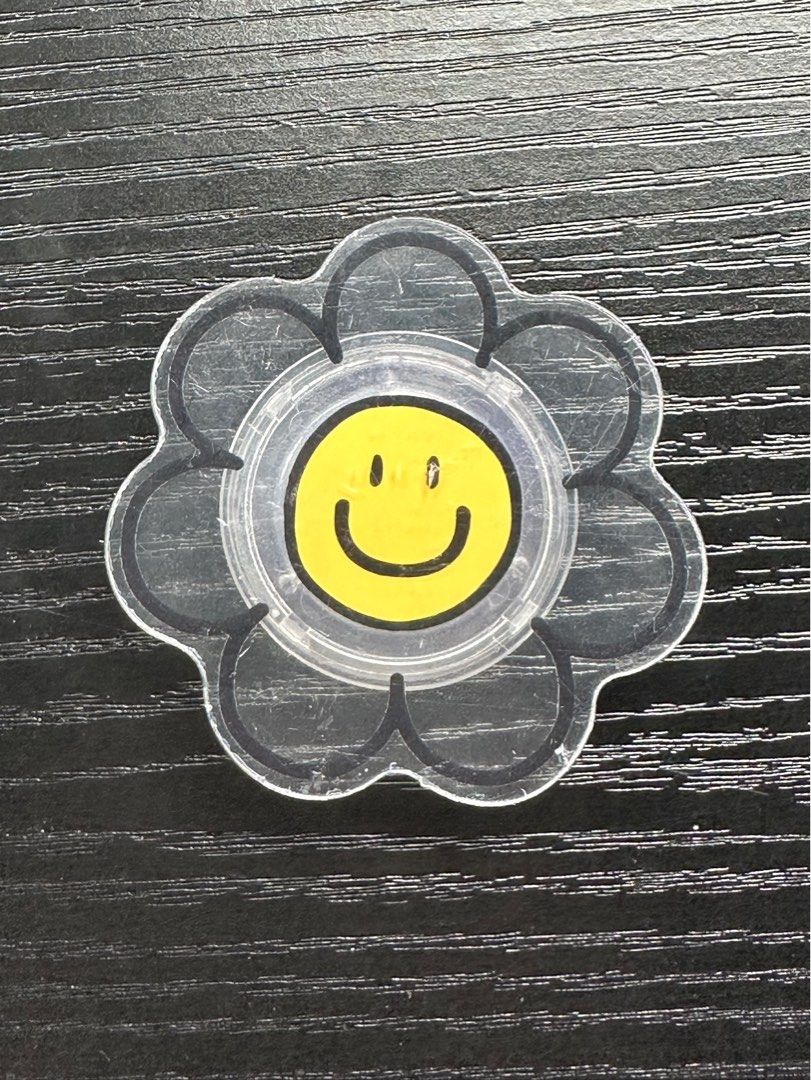 pop socket (Category: Other Mobile & Gadget Accessories) located in Singapore. Submitted by sharknin (Listing ID 1258149121, Image 3). Description: enquire to find out more free postage ❗️not scratched !!! there is a plastic film on top of the item.
