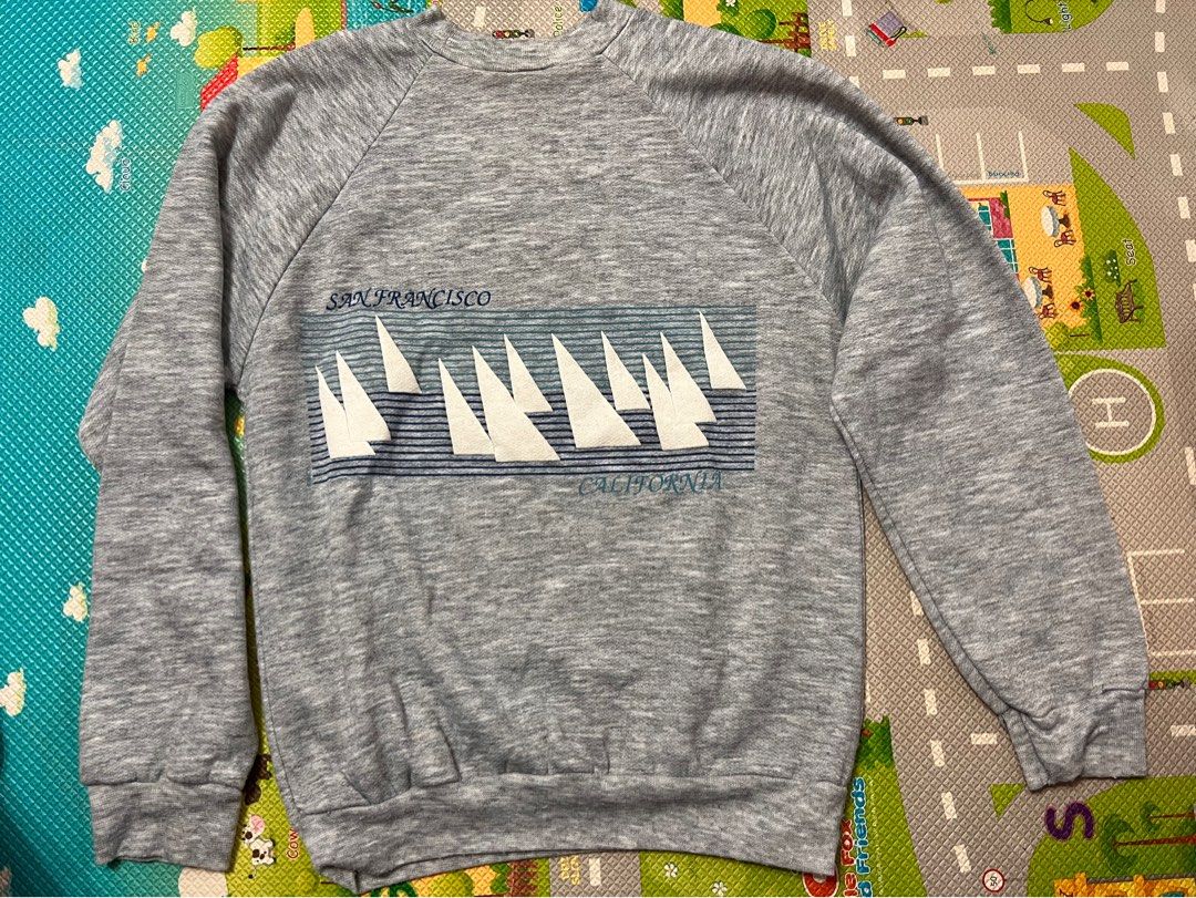 Pull over (Category: Coats, Jackets and Outerwear) located in Singapore. Submitted by yc2015 (Listing ID 1258096956, Image 1). Description: 100% acrylic Made in California .