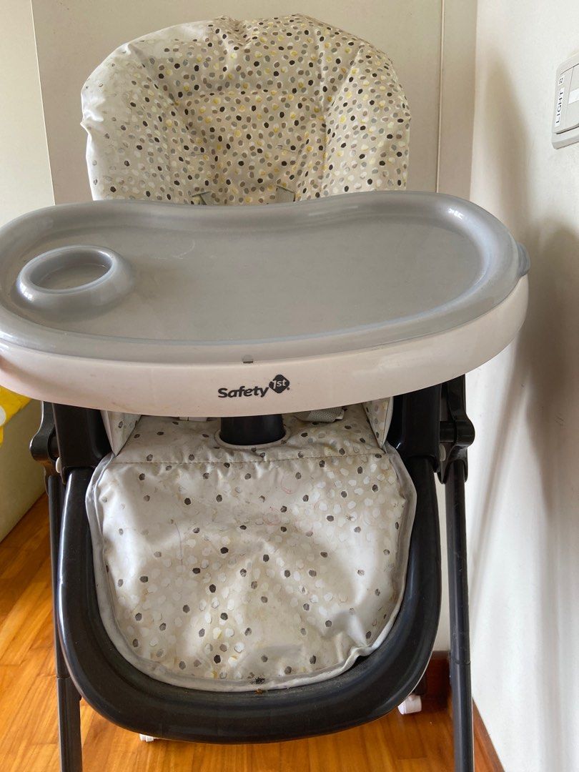 Safety 1st store portable high chair