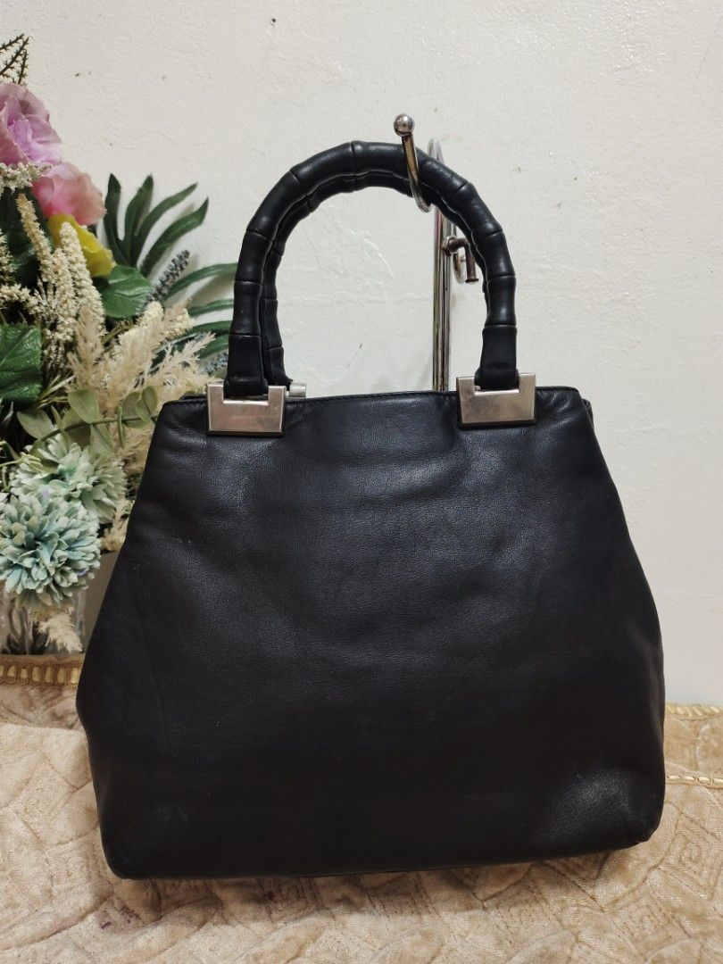 Saint Jack Vintage Italy Handbag (Category: Luxury Bags & Wallets) located in Baguio. Submitted by PreiLoveMaria (Listing ID 1258106582, Image 2). Description: Saint Jack Vintage Genuine Leather Handbag Rare find Good used condition Normal signs of used Please check the detailed photos Kindly manage expectations since items are from surplus. Shipping via j&t only No COD/COP.