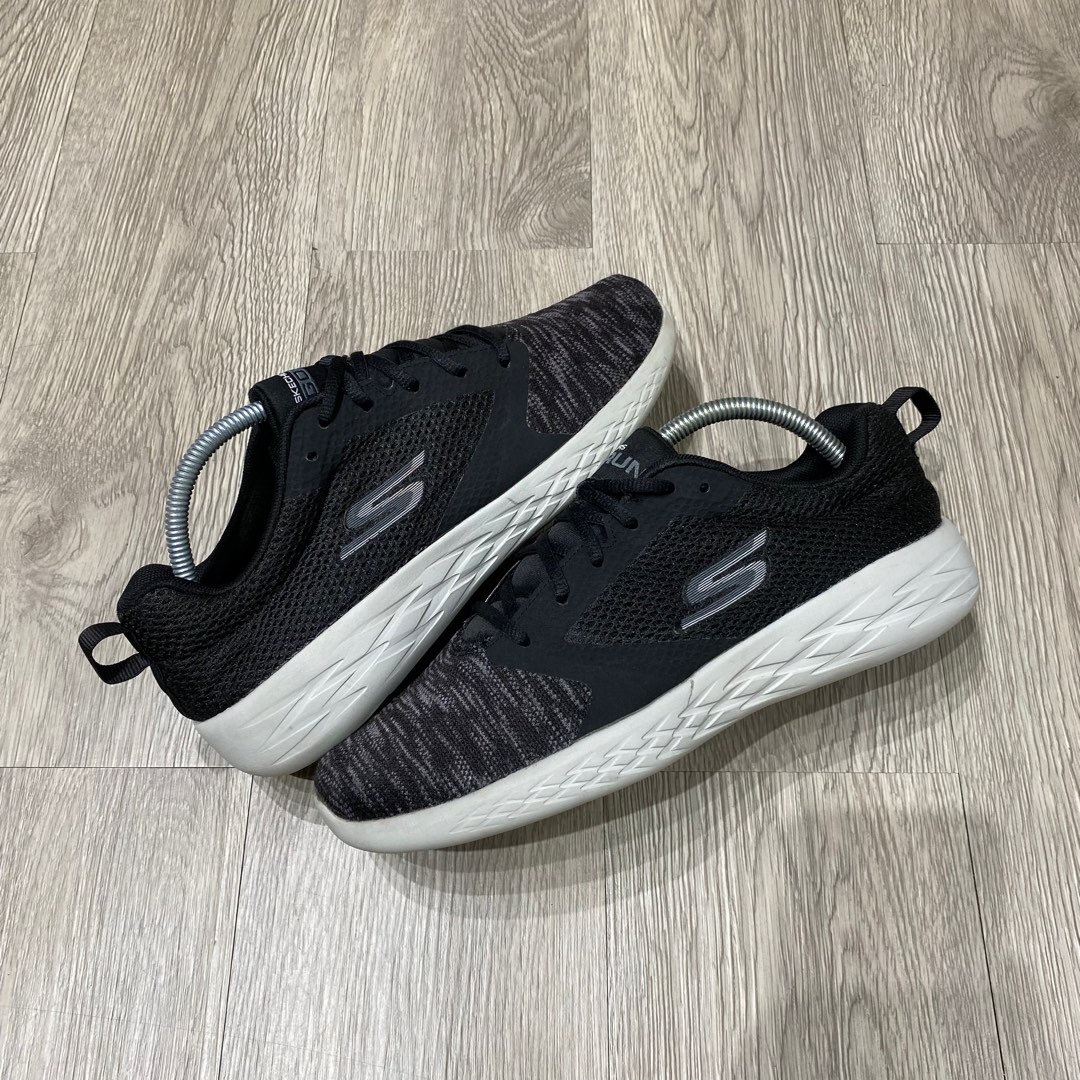 55081 skechers 2025