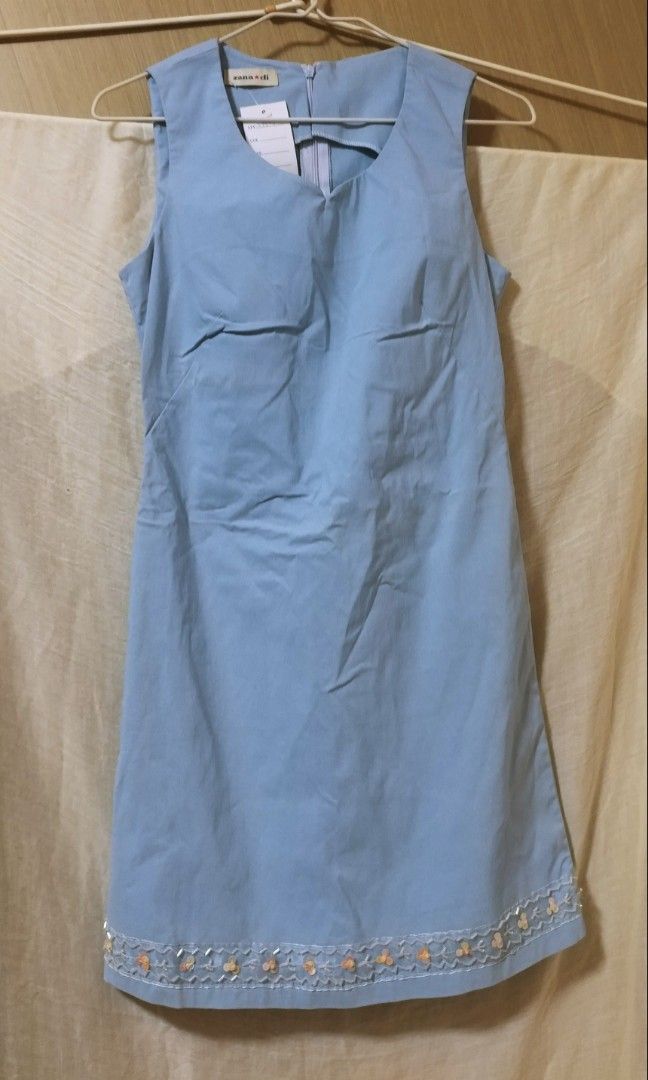 Sky blue sleeveless dress top
