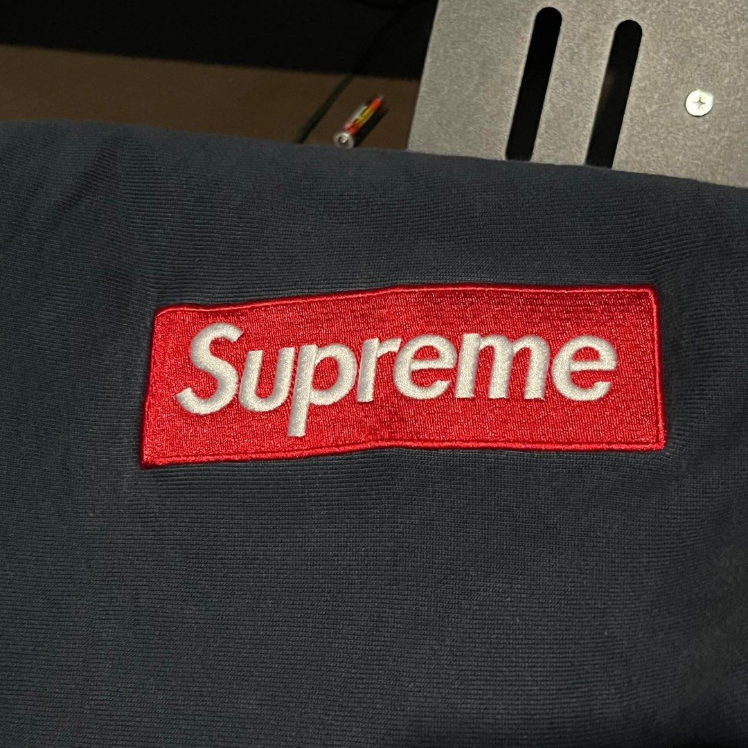 Supreme red on hotsell navy box logo