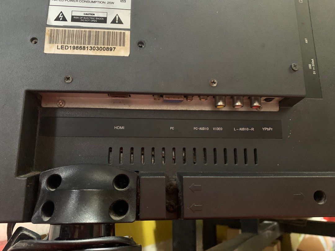 TV CPu Monitor (Category: Monitor Screens) located in Antipolo. Submitted by cebb888 (Listing ID 1258100146, Image 3). Description: Changhong flat TV pc monitor 18inches by 12inches.. Wall tv no bracket included ( nawala na .. ) Where is - as is. .