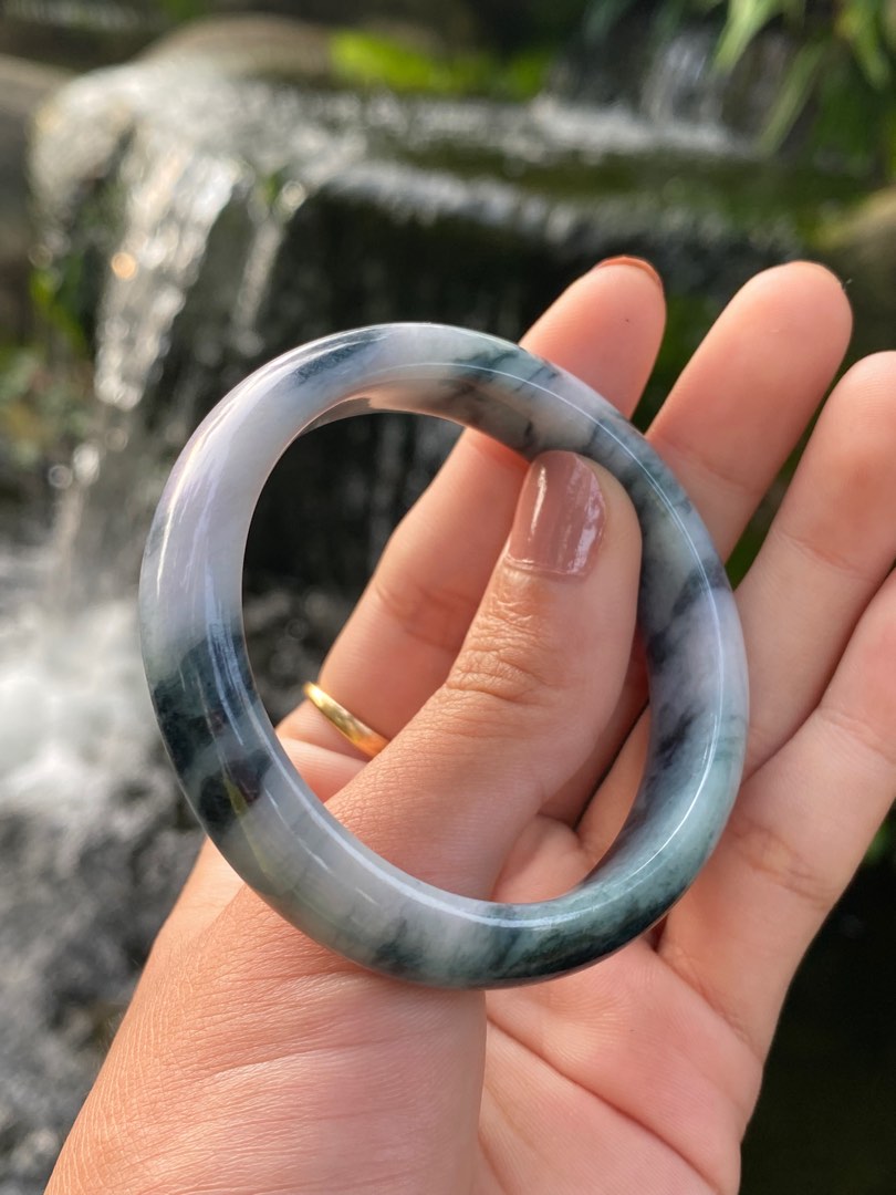 Black 2025 jade bangle