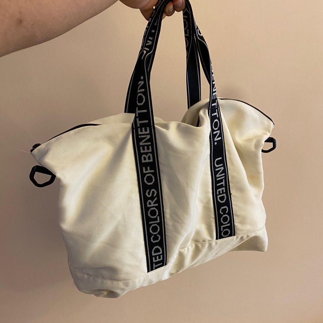 Benetton beach bag store