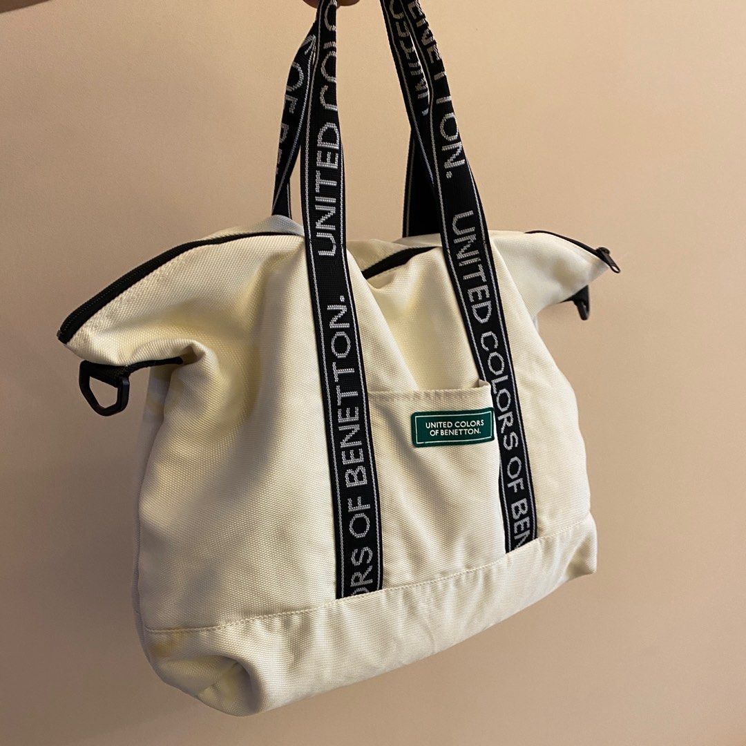 Benetton beach bag store
