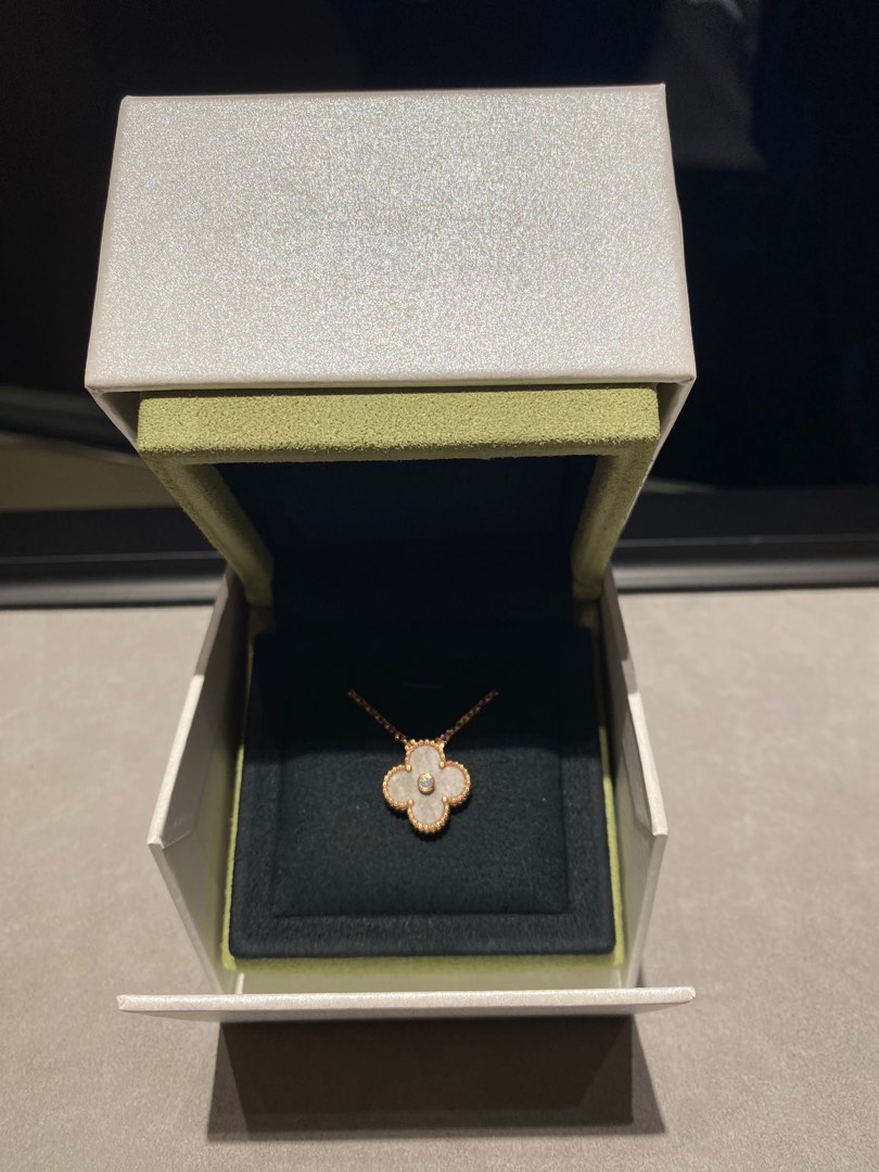 Van Cleef & Arpels holiday pendant 2023, Luxury, Accessories on Carousell