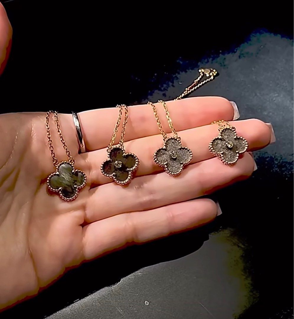 VCA holiday pendant 2023, 名牌, 飾物及配件 Carousell