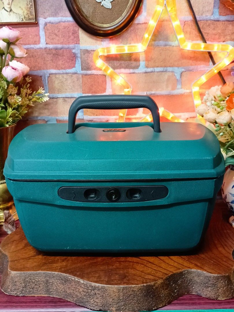 Vip vanity sale case