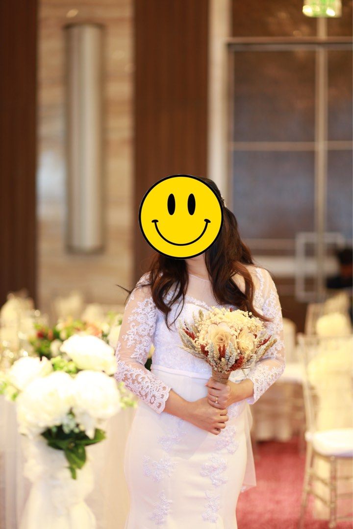 Wedding gown (Category: Evening dresses & gowns) located in Mandaluyong City. Submitted by mpa03 (Listing ID 1258142991, Image 1). Description: Will send the measurements .