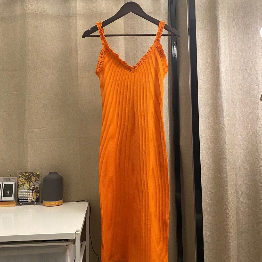 Zara knit midi dress in orange color, Fesyen Wanita, Pakaian
