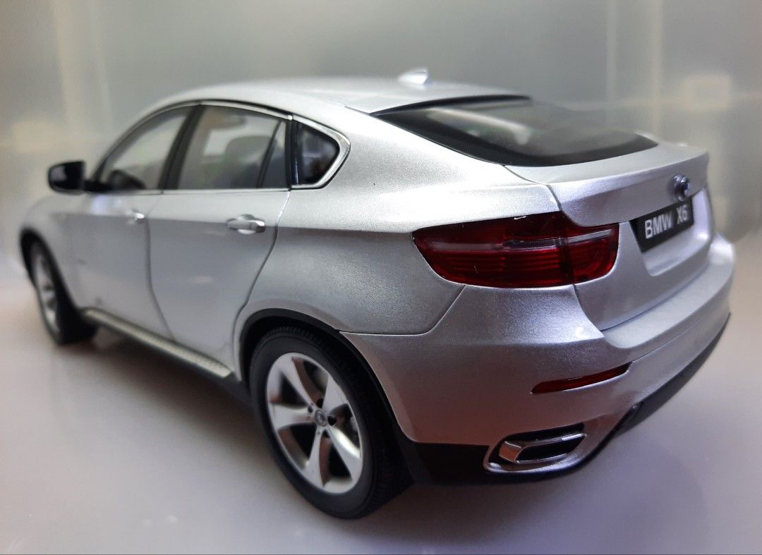 1:18 BMW X6(E71) by KYOSHO 京商, 興趣及遊戲, 玩具& 遊戲類- Carousell