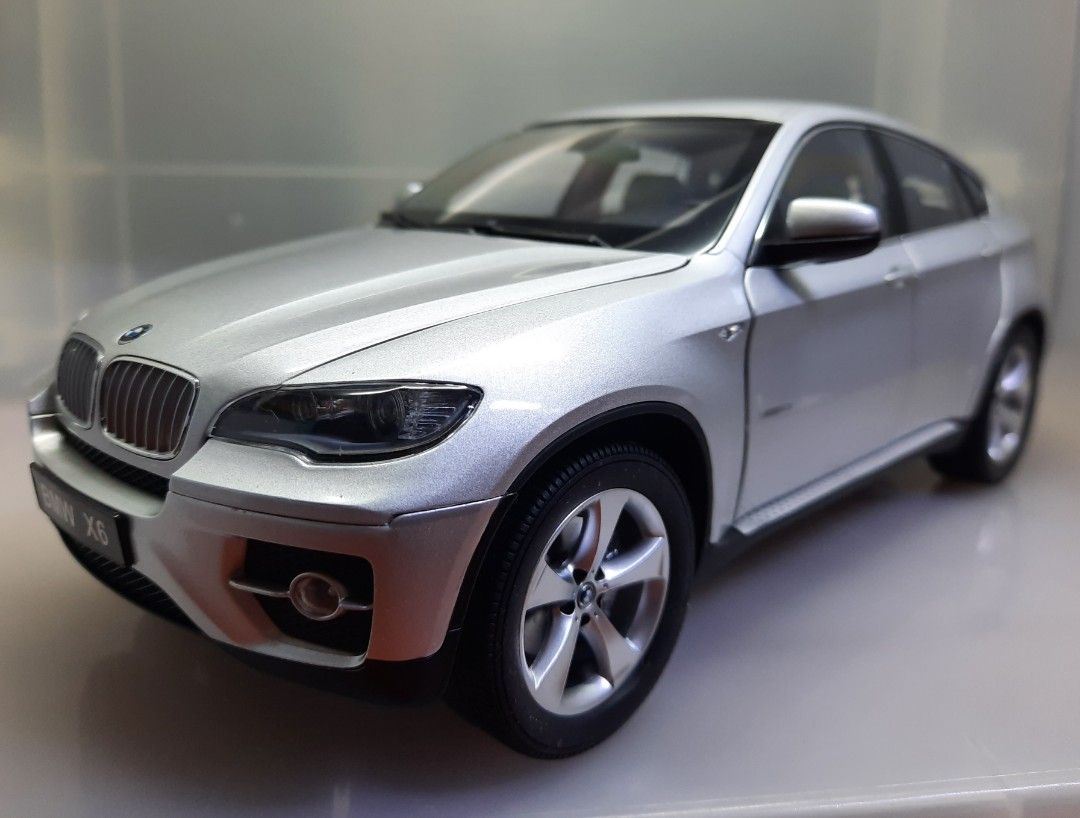 1:18 BMW X6(E71) by KYOSHO 京商, 興趣及遊戲, 玩具& 遊戲類- Carousell