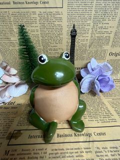 可愛的坐式青蛙陶藝造型—輕鬆愜意