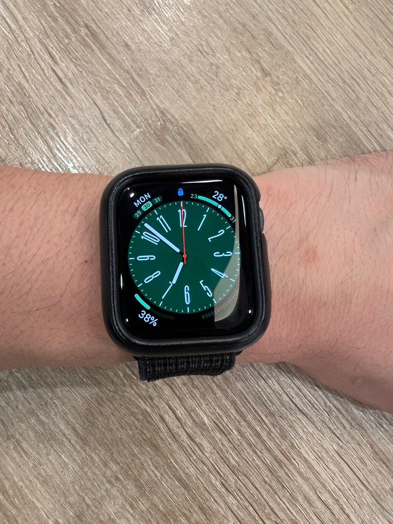 Apple watch nike silver aluminum on sale case with nike sport loop