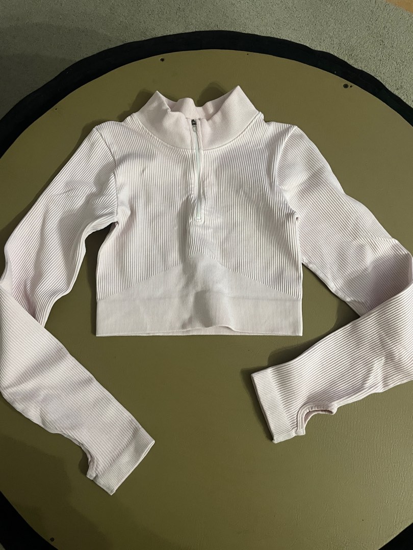 Baby pink workout top, Women's Fashion, Activewear on Carousell