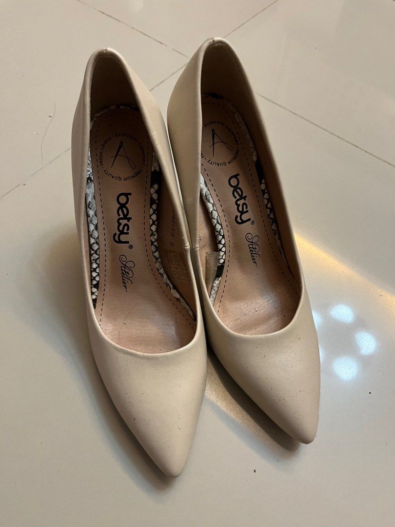 Betsy Nude Heels, Women's Fashion, Footwear, Heels on Carousell