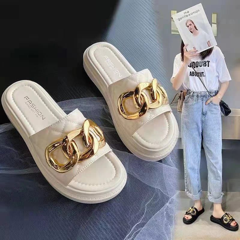 Black and white slippers for female