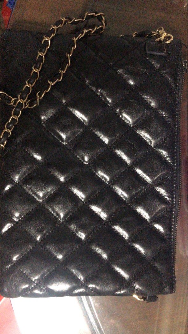 Quilted leather shoulder bag with chain strap online