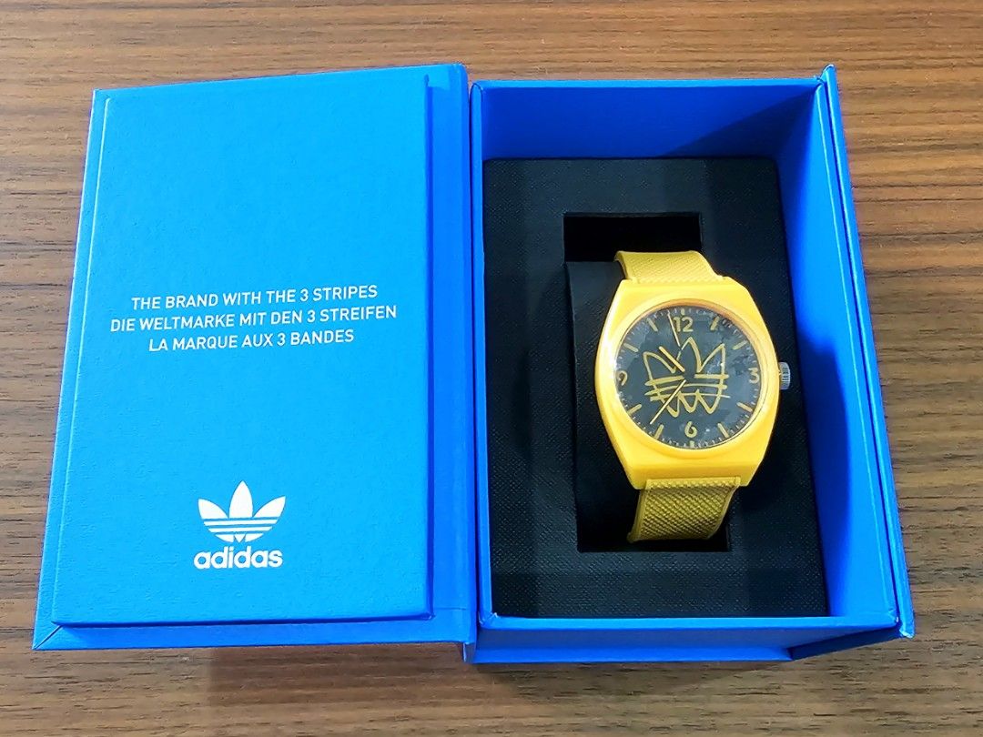 Adidas on sale yellow watch