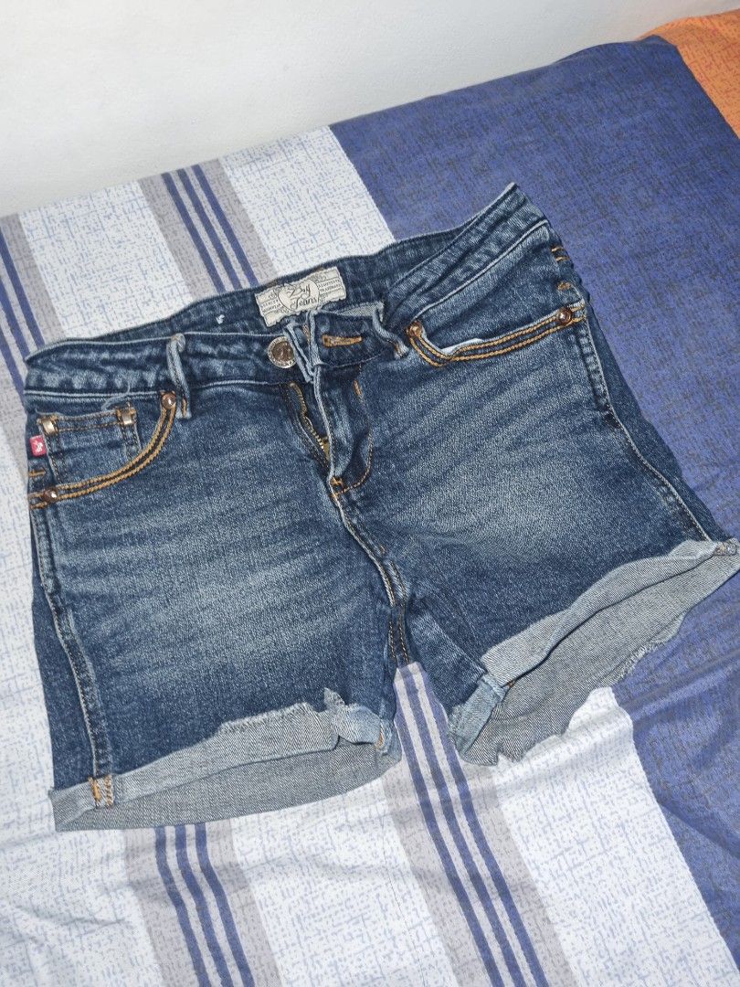 BNY Denim Short (Category: Shorts) located in Manila. Submitted by paramorexd (Listing ID 1262924871, Image 2). Description: Selling my BNY short Nice pa po :) looks newww. RFS : Bawas gamit Thank you very much..